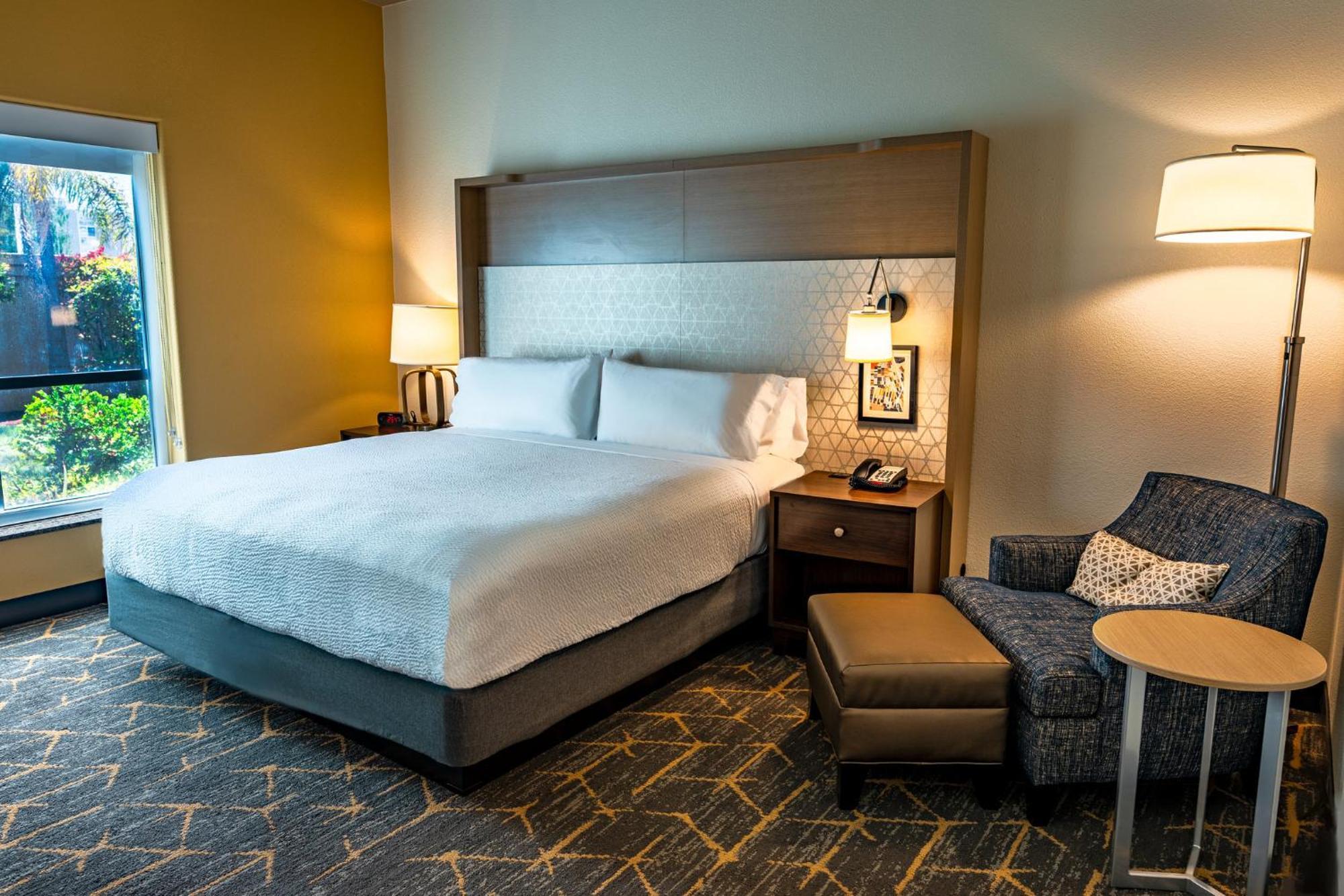 Holiday Inn Oakland Airport By Ihg Exterior photo