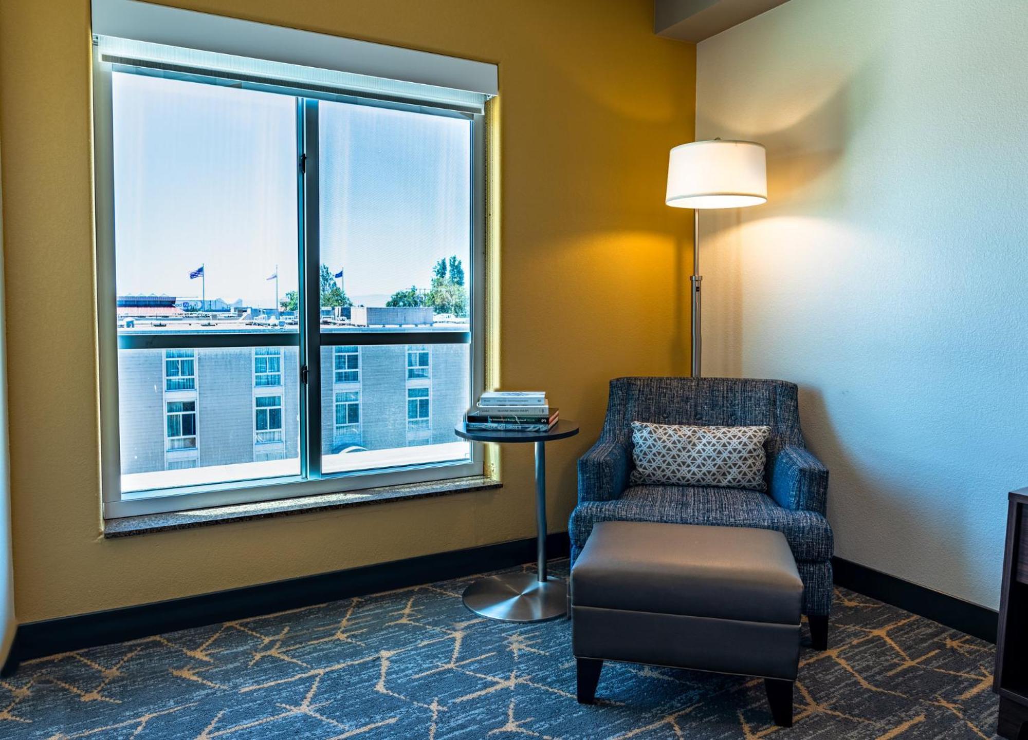Holiday Inn Oakland Airport By Ihg Exterior photo