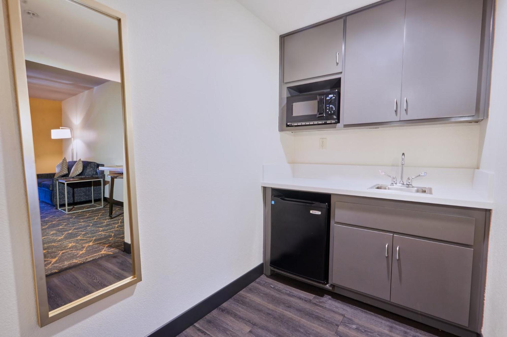Holiday Inn Oakland Airport By Ihg Exterior photo